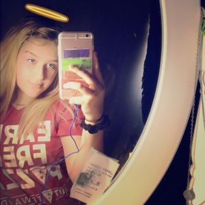 Meet your Posher, Elizabeth